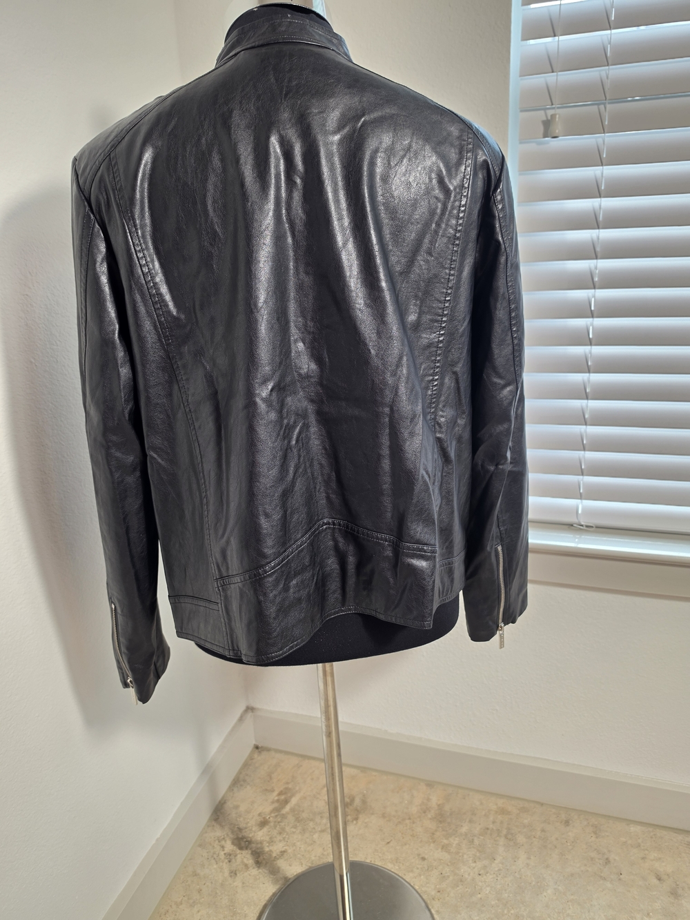 Michael Kors Black  Lightweight Jacket - Women’s Size XL - Sleek - Picture 4 of 6